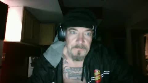 Snapshot of screwnutandbolte chatting on December 15, 11:36 am screwnutandbolte online show from December 15, 11:36 am