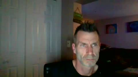 Snapshot of scroach11 chatting on May 11, 1:44 am GettOffMyLawn online show from May 11, 1:44 am