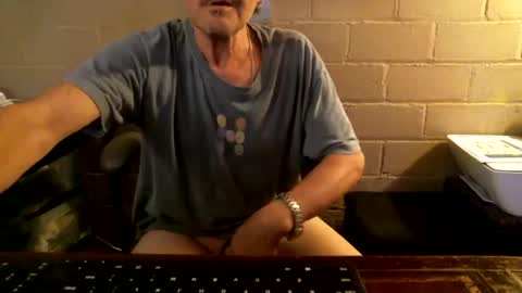Snapshot of sdh69 chatting on October 11, 7:40 am eating pussy sucking dick online show from October 11, 7:40 am