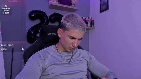 Snapshot of sebas__23 chatting on December 26, 10:52 pm Sebastin online show from December 26, 10:52 pm