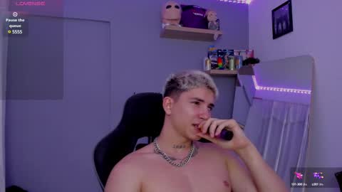 Snapshot of sebas__23 chatting on March 8, 6:37 pm Sebastin online show from March 8, 6:37 pm