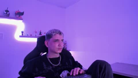 Snapshot of sebas__23 chatting on November 9, 3:38 am Sebastin online show from November 9, 3:38 am