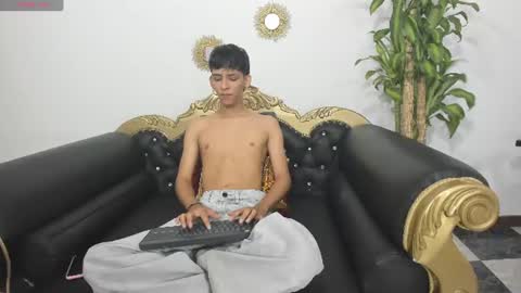 Snapshot of sebas_cat chatting on June 21, 7:27 pm Sebastian Alvarez online show from June 21, 7:27 pm
