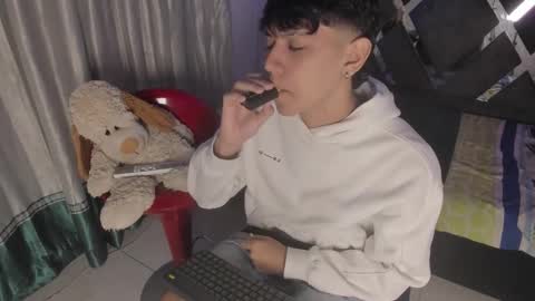 Snapshot of sebas_pretty7 chatting on December 18, 12:33 pm sebas_pretty7 online show from December 18, 12:33 pm