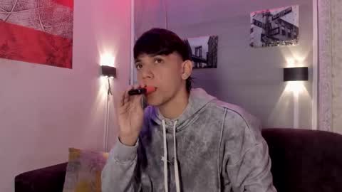 Snapshot of sebas_pretty7 chatting on March 19, 12:20 pm sebas_pretty7 online show from March 19, 12:20 pm