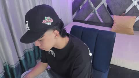 Snapshot of sebas_pretty7 chatting on March 24, 12:32 pm sebas_pretty7 online show from March 24, 12:32 pm