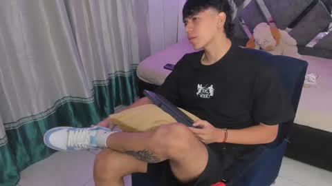 Snapshot of sebas_pretty7 chatting on March 25, 12:44 pm sebas_pretty7 online show from March 25, 12:44 pm