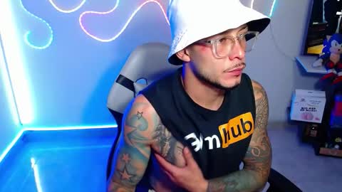 Snapshot of sebastian_025 chatting on October 3, 8:11 am Sebastian online show from October 3, 8:11 am