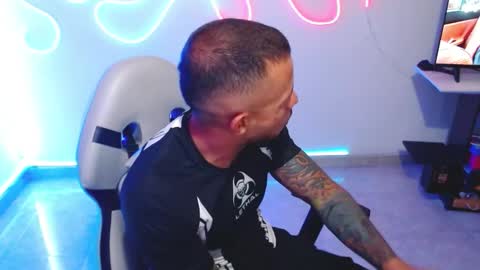 Snapshot of sebastian_025 chatting on November 9, 9:24 pm Sebastian online show from November 9, 9:24 pm