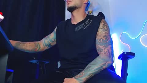 Snapshot of sebastian_025 chatting on November 14, 6:45 am Sebastian online show from November 14, 6:45 am