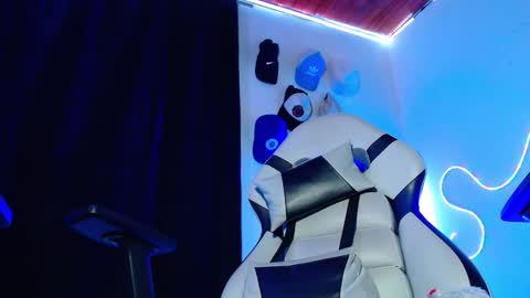 Snapshot of sebastian_025 chatting on November 25, 4:45 am Sebastian online show from November 25, 4:45 am