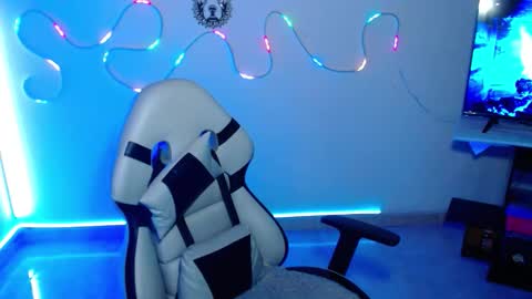 Snapshot of sebastian_025 chatting on December 2, 8:19 am Sebastian online show from December 2, 8:19 am