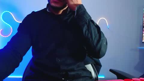 Snapshot of sebastian_025 chatting on December 18, 8:53 am Sebastian online show from December 18, 8:53 am