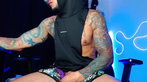 Snapshot of sebastian_025 chatting on December 19, 10:22 am Sebastian online show from December 19, 10:22 am