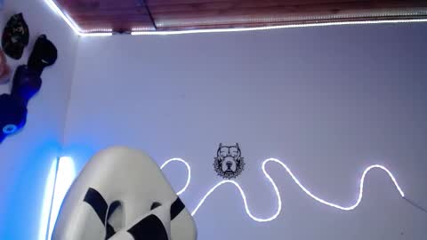 Snapshot of sebastian_025 chatting on December 22, 10:45 am Sebastian online show from December 22, 10:45 am