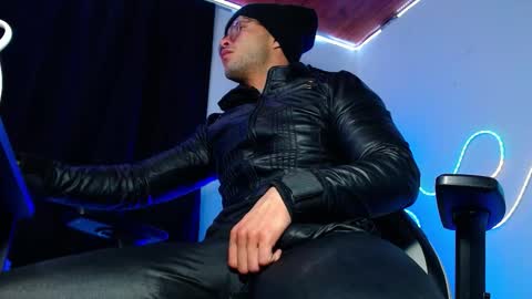 Snapshot of sebastian_025 chatting on January 6, 9:57 am Sebastian online show from January 6, 9:57 am