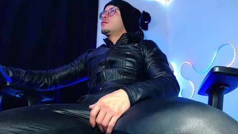 Snapshot of sebastian_025 chatting on January 13, 5:46 am Sebastian online show from January 13, 5:46 am