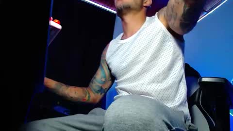 Snapshot of sebastian_025 chatting on January 18, 12:31 pm Sebastian online show from January 18, 12:31 pm