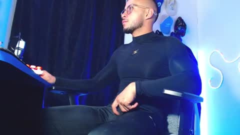 Snapshot of sebastian_025 chatting on February 5, 6:51 am Sebastian online show from February 5, 6:51 am