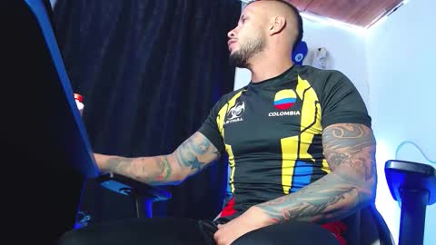 Snapshot of sebastian_025 chatting on February 6, 7:23 am Sebastian online show from February 6, 7:23 am