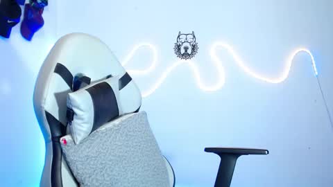 Snapshot of sebastian_025 chatting on February 11, 5:01 am Sebastian online show from February 11, 5:01 am