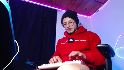 Snapshot of sebastian_025 chatting on February 19, 4:41 am Sebastian online show from February 19, 4:41 am