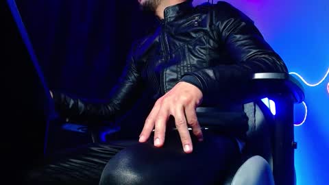 Snapshot of sebastian_025 chatting on February 22, 10:58 am Sebastian online show from February 22, 10:58 am