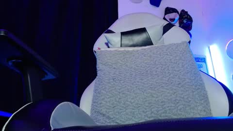 Snapshot of sebastian_025 chatting on February 28, 10:49 am Sebastian online show from February 28, 10:49 am