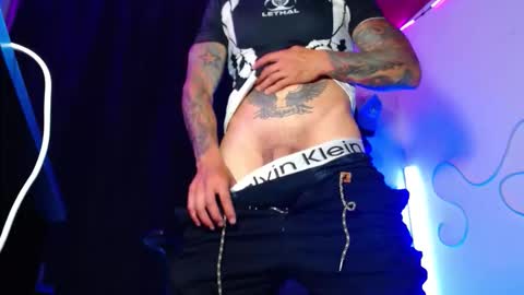 Snapshot of sebastian_025 chatting on March 16, 4:51 am Sebastian online show from March 16, 4:51 am