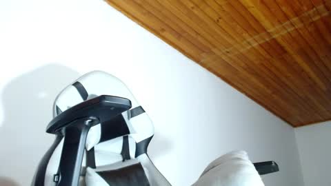 Snapshot of sebastian_025 chatting on April 5, 2:20 am Sebastian online show from April 5, 2:20 am