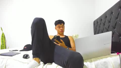 Snapshot of sebastian_dash chatting on January 12, 2:24 am SEBAS online show from January 12, 2:24 am