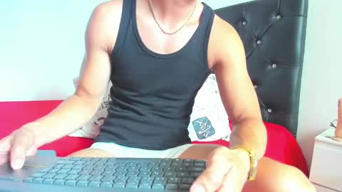 Snapshot of sebastian_dash chatting on February 1, 7:02 pm SEBAS online show from February 1, 7:02 pm