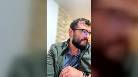 Snapshot of sebastian_ferreira chatting on February 23, 3:31 pm sebastian_ferreira online show from February 23, 3:31 pm