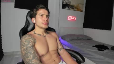 Lucian Sinclair online show from November 8, 1:39 am