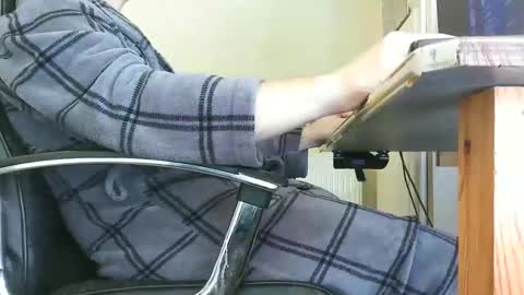 Snapshot of sebastianspalding450 chatting on April 18, 9:02 am sebastianspalding450 online show from April 18, 9:02 am