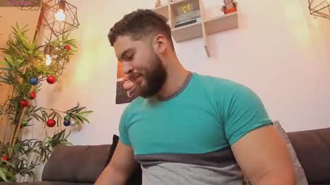 Snapshot of sebastianvilla__ chatting on April 4, 10:18 pm Instagram jeanpaulfit online show from April 4, 10:18 pm