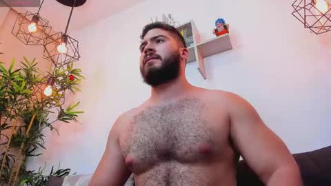 Snapshot of sebastianvilla__ chatting on April 21, 3:24 am Instagram jeanpaulfit online show from April 21, 3:24 am