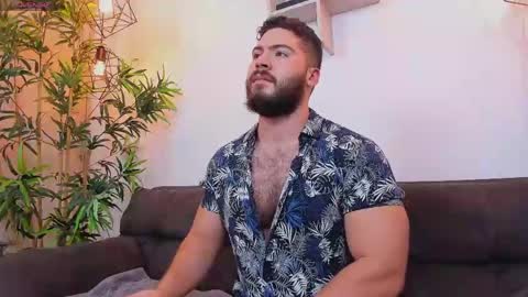 Snapshot of sebastianvilla__ chatting on April 24, 10:45 pm Instagram jeanpaulfit online show from April 24, 10:45 pm