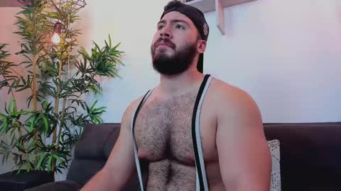 Snapshot of sebastianvilla__ chatting on April 30, 8:37 pm Instagram jeanpaulfit online show from April 30, 8:37 pm