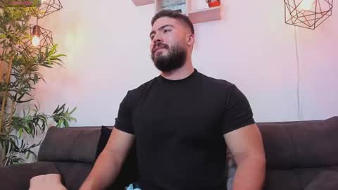 Snapshot of sebastianvilla__ chatting on May 12, 8:17 pm Instagram jeanpaulfit online show from May 12, 8:17 pm