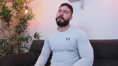 Snapshot of sebastianvilla__ chatting on May 18, 8:36 pm Instagram jeanpaulfit online show from May 18, 8:36 pm