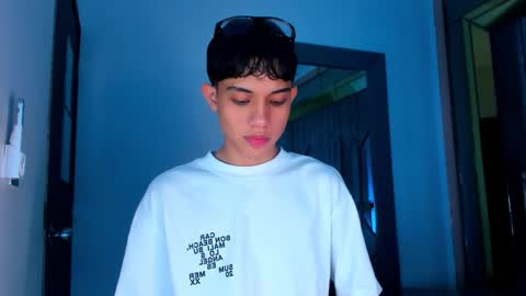 Snapshot of sebax_00 chatting on February 14, 8:27 pm Sebastian online show from February 14, 8:27 pm