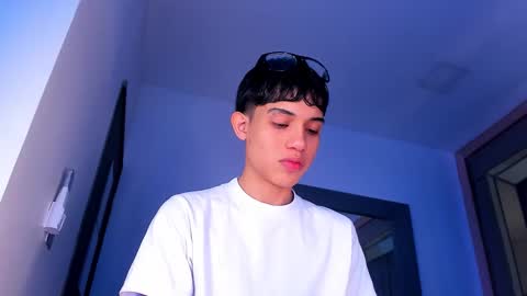 Snapshot of sebax_00 chatting on February 16, 8:27 pm Sebastian online show from February 16, 8:27 pm