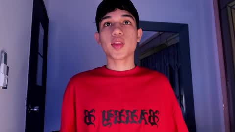 Snapshot of sebax_00 chatting on February 19, 8:16 pm Sebastian online show from February 19, 8:16 pm