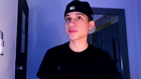 Snapshot of sebax_00 chatting on February 20, 8:53 pm Sebastian online show from February 20, 8:53 pm