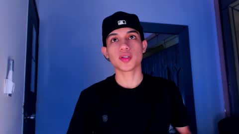 Snapshot of sebax_00 chatting on February 24, 8:18 pm Sebastian online show from February 24, 8:18 pm