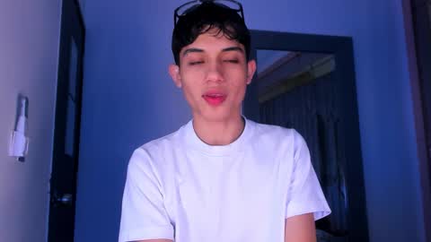 Snapshot of sebax_00 chatting on February 25, 8:29 pm Sebastian online show from February 25, 8:29 pm