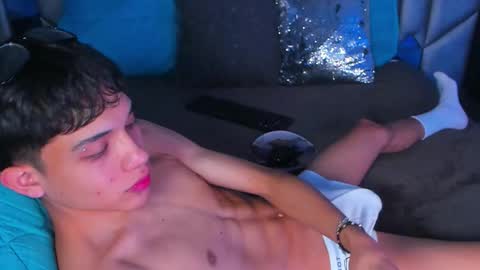 Snapshot of sebax_00 chatting on March 13, 10:38 pm Sebastian online show from March 13, 10:38 pm