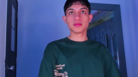 Snapshot of sebax_00 chatting on March 18, 8:34 pm Sebastian online show from March 18, 8:34 pm