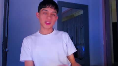 Snapshot of sebax_00 chatting on March 19, 8:24 pm Sebastian online show from March 19, 8:24 pm